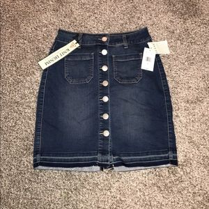 High waisted Guess Skirt